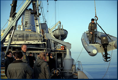 Minentaucher der Deutschen Marine an Bord ATS "Langeoog"